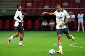 开云app：[CBA]常规赛10月28日：浙江VS上海 李弘权集锦.